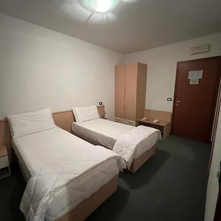 Aquila Nera イン 3*